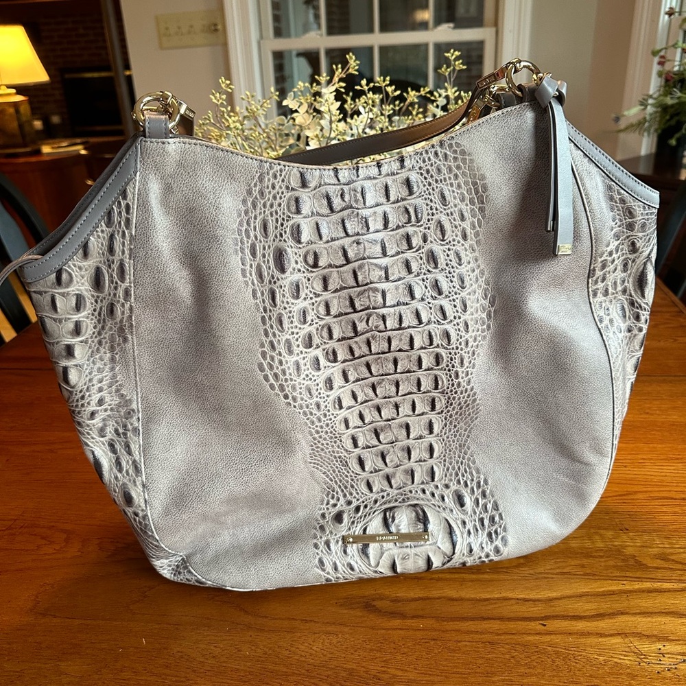 Brahmin shoulder bag Great CONDITION.  Grey.